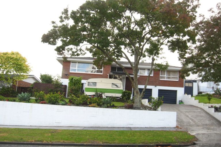 Photo of property in 15 Cheriton Road, Mellons Bay, Auckland, 2014