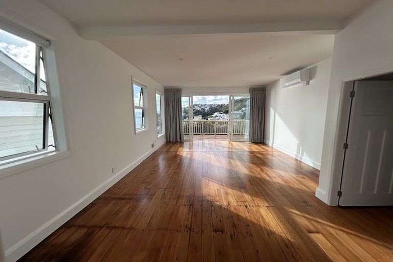 Photo of property in 10a Oriental Terrace, Mount Victoria, Wellington, 6011