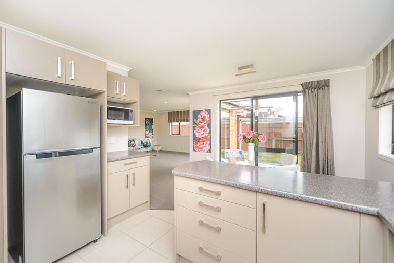 Photo of property in 2 Pegasus Place, Kelvin Grove, Palmerston North, 4414