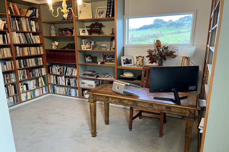 Photo of property in 1098 Peak Road, Helensville, 0875