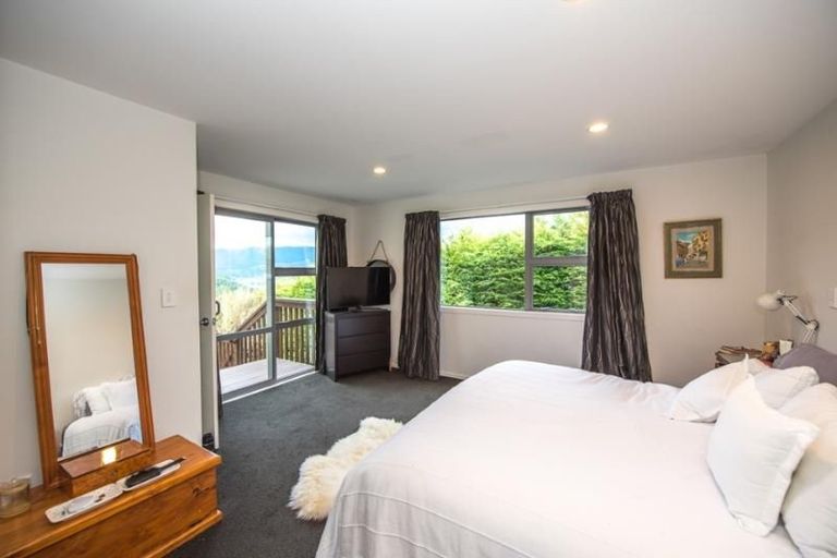 Photo of property in 29 Mcewen Crescent, Riverstone Terraces, Upper Hutt, 5018