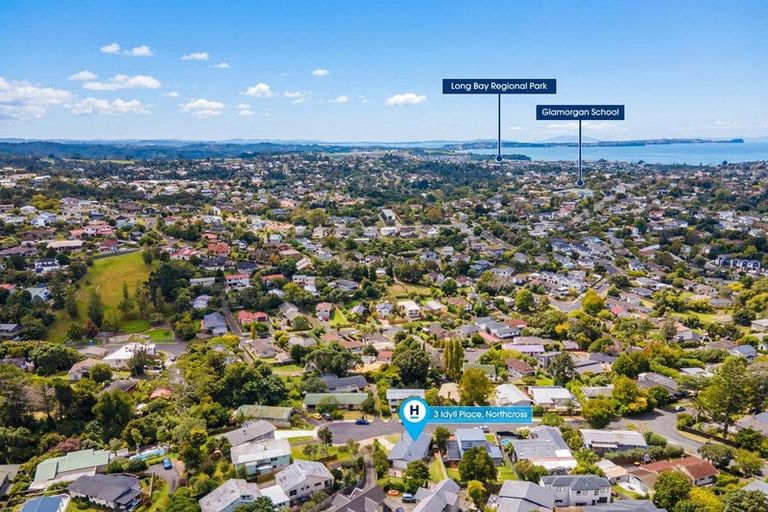 Photo of property in 3 Idyll Place, Northcross, Auckland, 0632