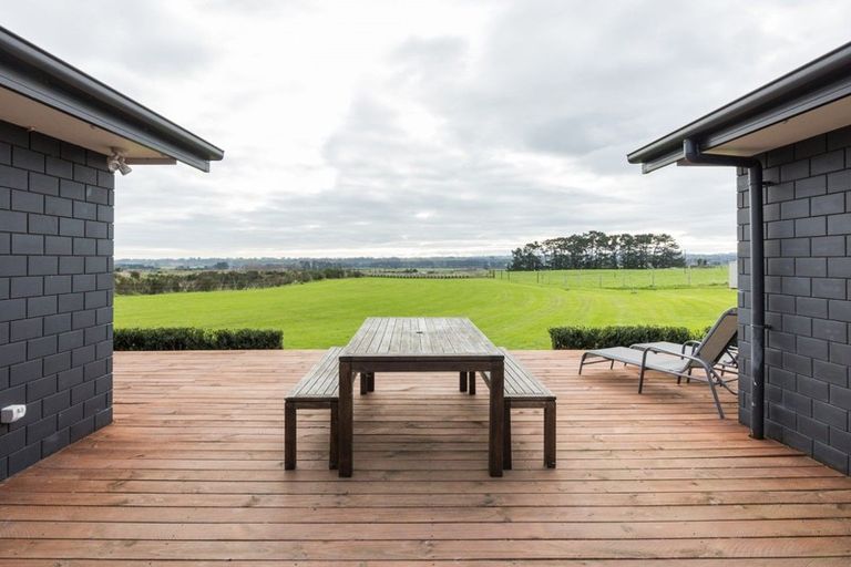 Photo of property in 52 Centre Road, Aokautere, Palmerston North, 4471