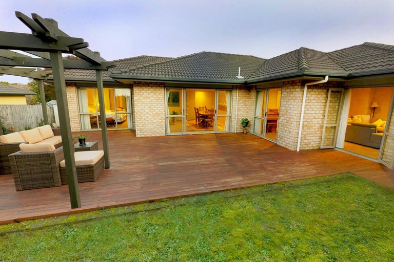 Photo of property in 10 Parkhaven Drive, Rosehill, Papakura, 2113