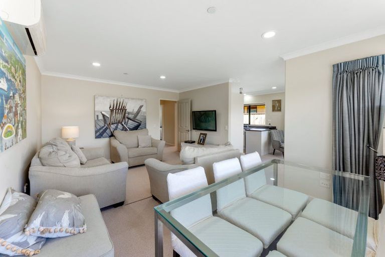 Photo of property in 15 Ian Peter Way, Otaki, 5512