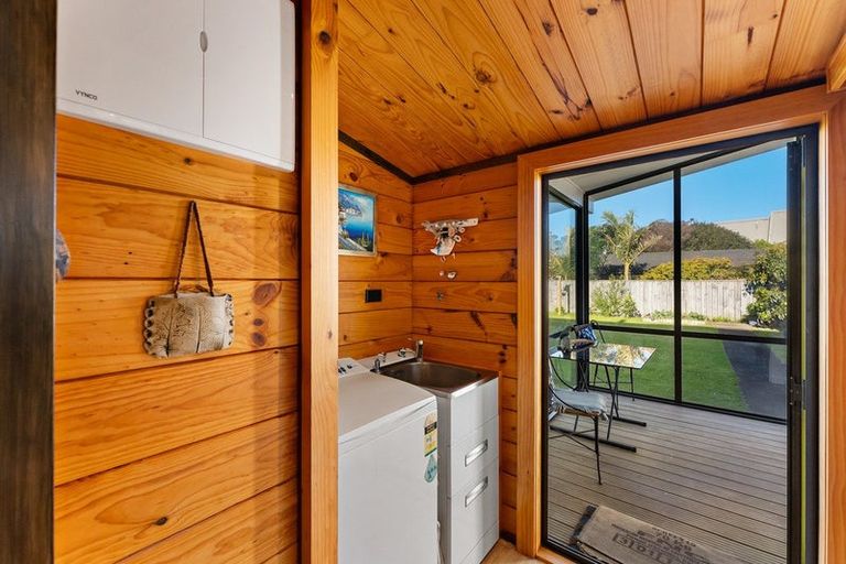 Photo of property in 5 Kaitake Place, Oakura, 4314