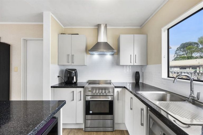 Photo of property in 1/12 Aurea Avenue, Pakuranga, Auckland, 2010