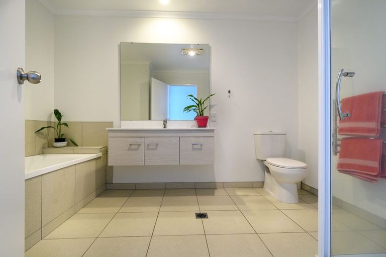 Photo of property in 24 Station Street, Hobsonville, Auckland, 0616