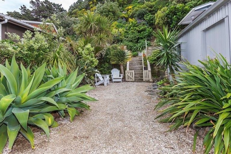 Photo of property in 117 Breaker Bay Road, Breaker Bay, Wellington, 6022