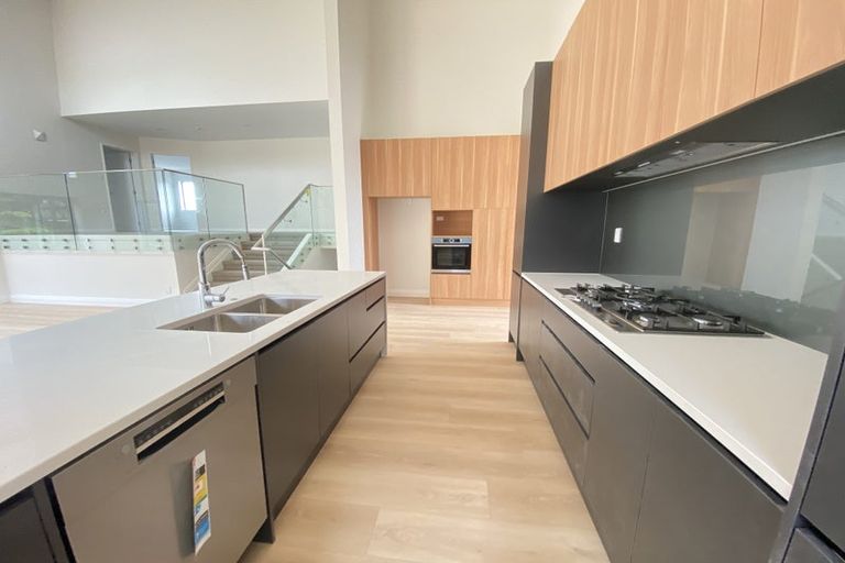 Photo of property in 24 Lorikeet Place, Unsworth Heights, Auckland, 0632