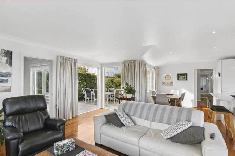 Photo of property in 9 Imran Terrace, Khandallah, Wellington, 6035