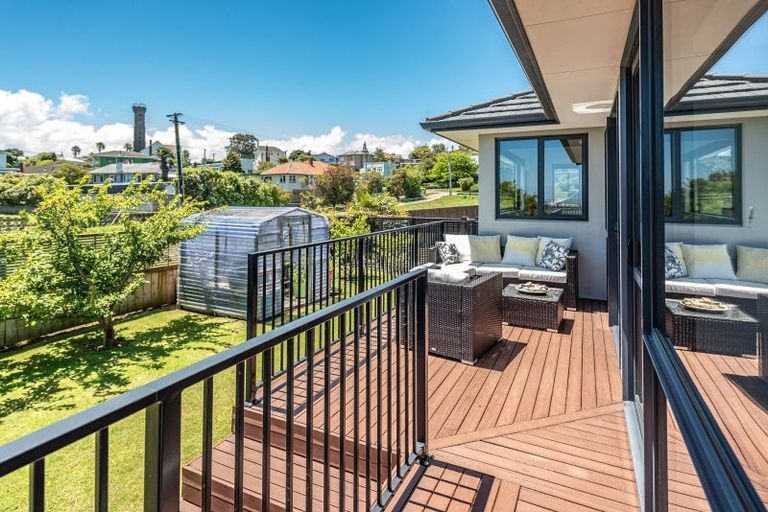 Photo of property in 12 Windsor Terrace, Durie Hill, Whanganui, 4500