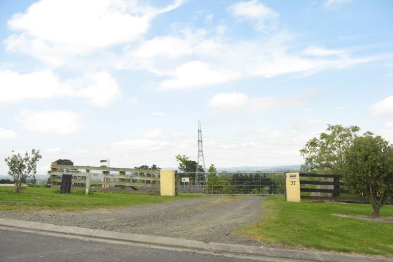 Photo of property in 37 Terry Smyth Drive, Kumeu, 0892