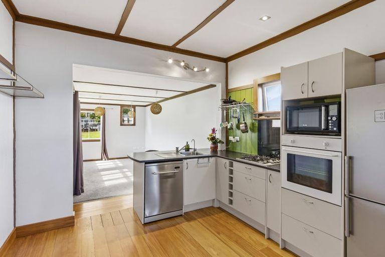 Photo of property in 42 Hinemoa Street, Paraparaumu, 5032