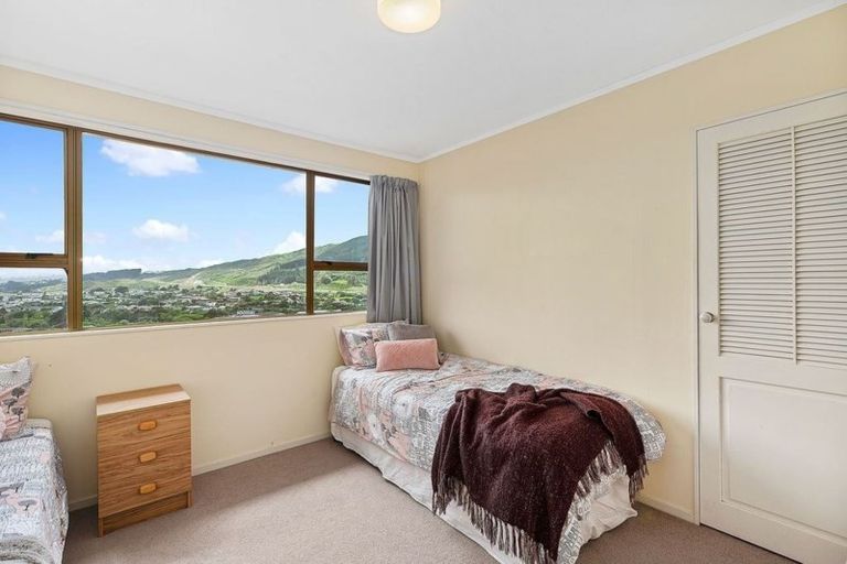 Photo of property in 35 Fyvie Avenue, Tawa, Wellington, 5028