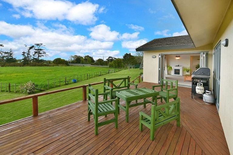 Photo of property in 100 South Head Road, South Head, Helensville, 0874