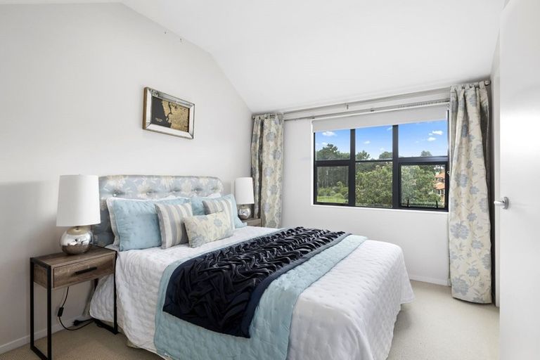 Photo of property in 6a Tobago Place, Sunnynook, Auckland, 0620