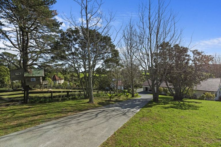 Photo of property in 49 Vaughans Road, Okura, Albany, 0792