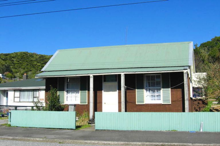 Photo of property in 32 Murray Street, Greymouth, 7805
