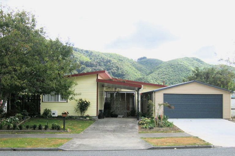 Photo of property in 31 California Drive, Totara Park, Upper Hutt, 5018