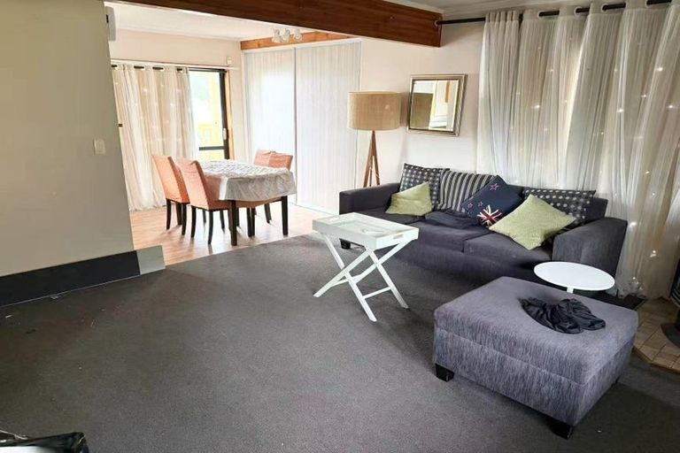 Photo of property in 1/23 Sungrove Rise, Sunnyvale, Auckland, 0612