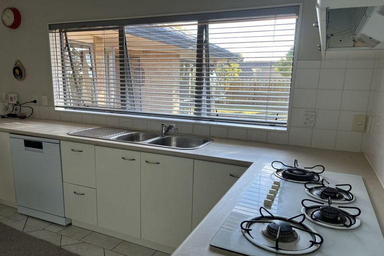 Photo of property in 15 Keswick Close, Northpark, Auckland, 2013