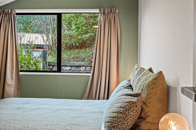 Photo of property in 5b Wye Place, Fernhill, Queenstown, 9300