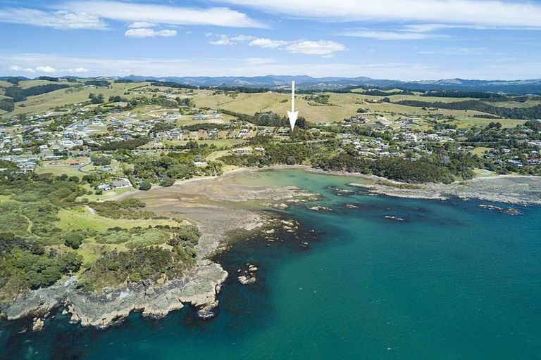 Photo of property in 28 Coachmans Way, Cable Bay, 0420