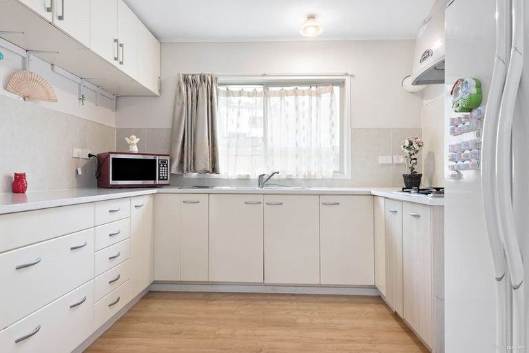 Photo of property in 66a Parrs Cross Road, Henderson, Auckland, 0612