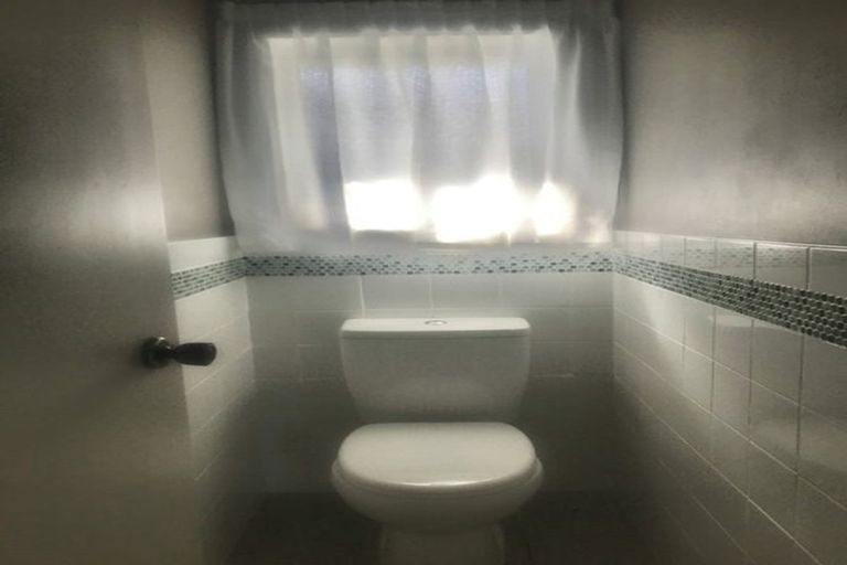 Photo of property in 17 Poplar Road, Stanmore Bay, Whangaparaoa, 0932