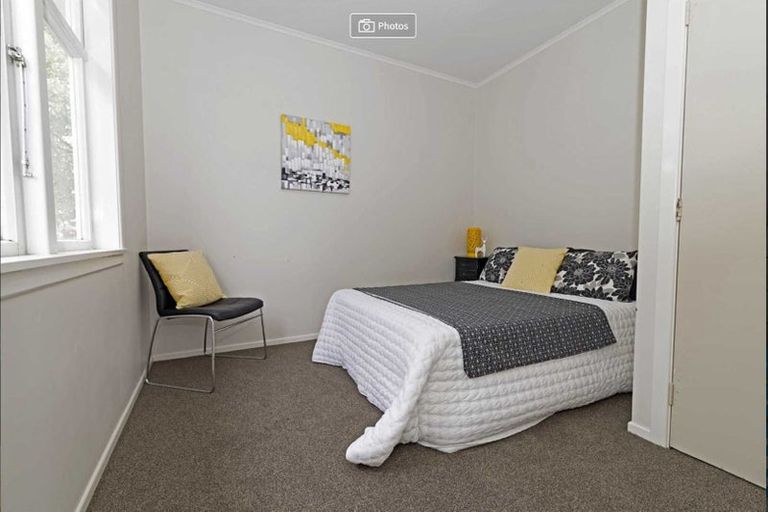 Photo of property in 1/23 Luckens Road, West Harbour, Auckland, 0618