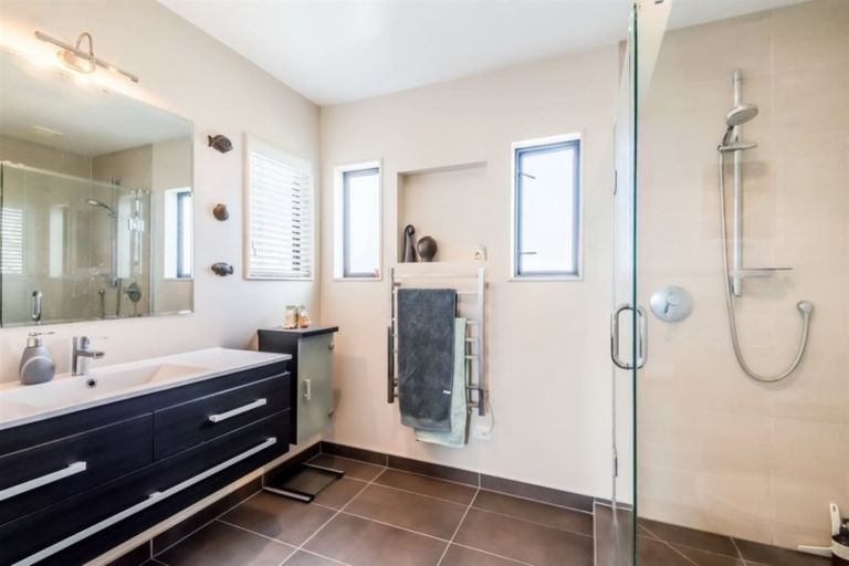 Photo of property in 21 Deanna Drive, West Harbour, Auckland, 0618