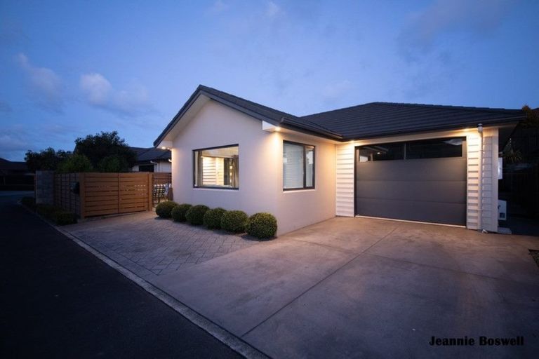 Photo of property in 5 Virtue Place, Hokowhitu, Palmerston North, 4410