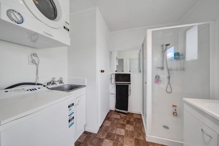 Photo of property in 2/54 Riversdale Drive, Merrilands, New Plymouth, 4312