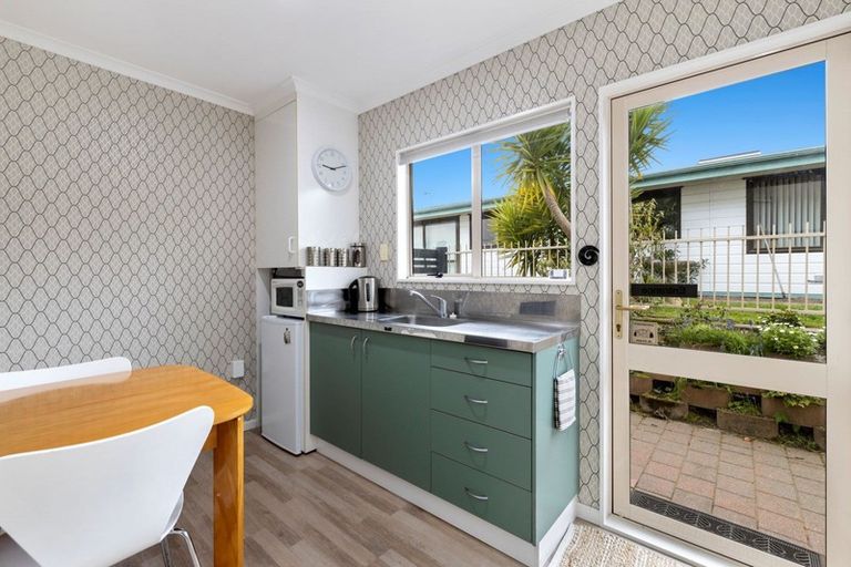 Photo of property in 15 Hammersmith Street, Richmond Heights, Taupo, 3330