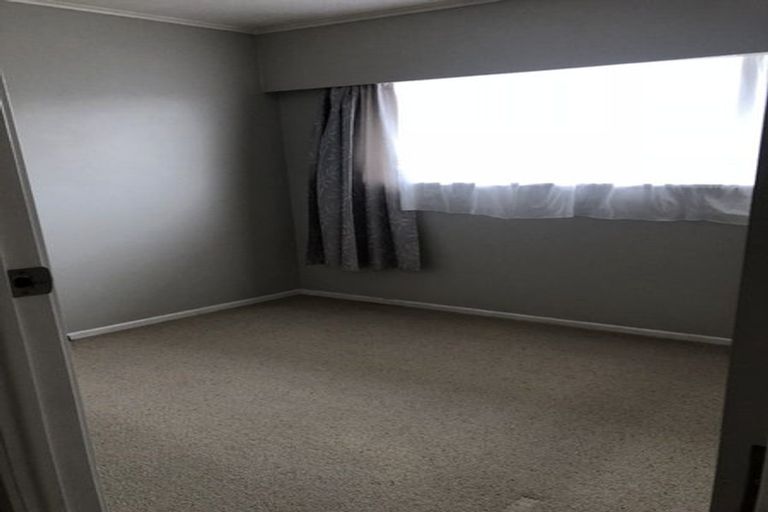 Photo of property in 1/13 Brouder Place, Hillpark, Auckland, 2102