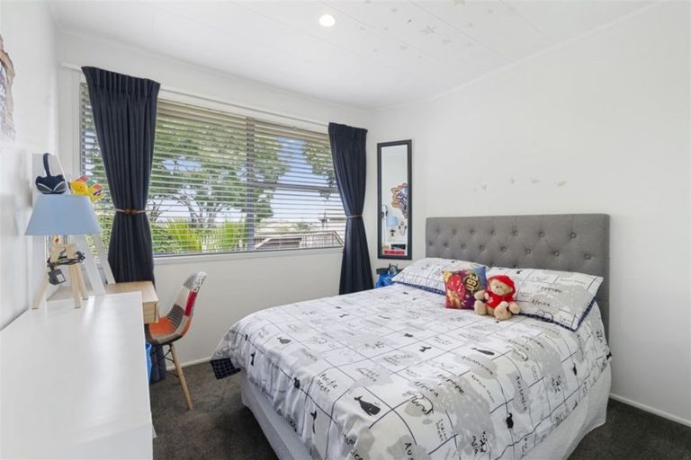 Photo of property in 6 Yeoman Place, Howick, Auckland, 2014