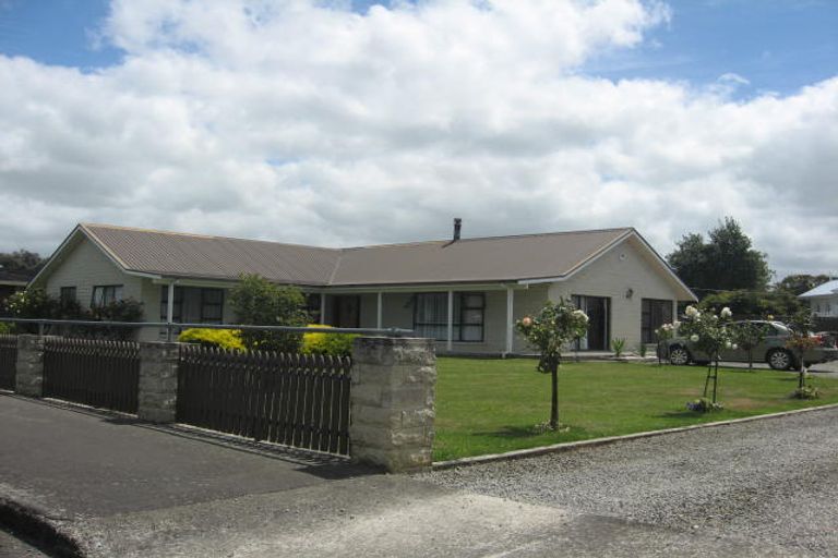 Photo of property in 30 Huxley Street, Pahiatua, 4910