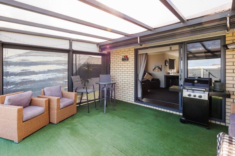 Photo of property in 81 Balrickard Way, Milson, Palmerston North, 4414