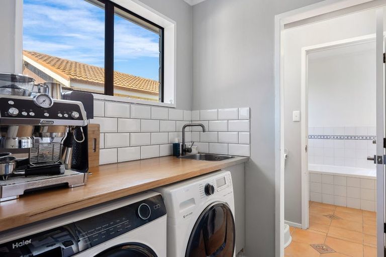 Photo of property in 4 Woodfield Place, Woodend, 7610