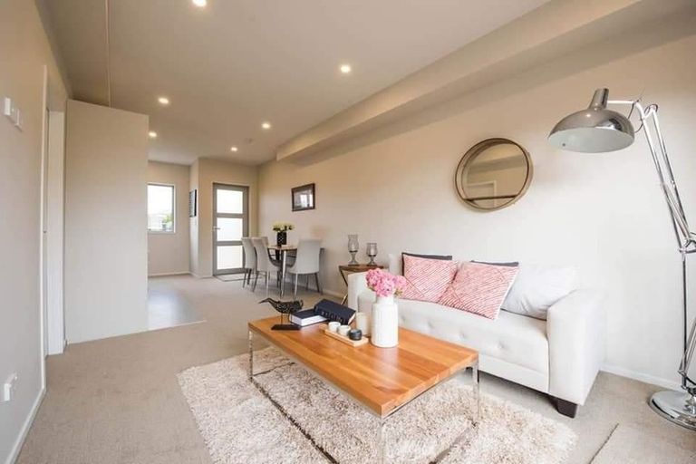 Photo of property in 24/11 Ray Small Drive, Papakura, 2110