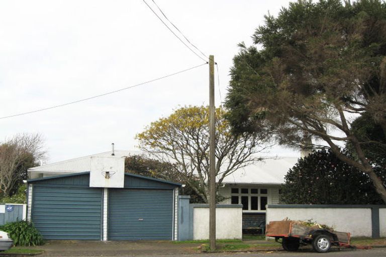Photo of property in 15 French Street, Moturoa, New Plymouth, 4310