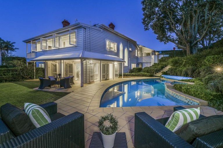 Photo of property in 28 Stanley Point Road, Stanley Point, Auckland, 0624