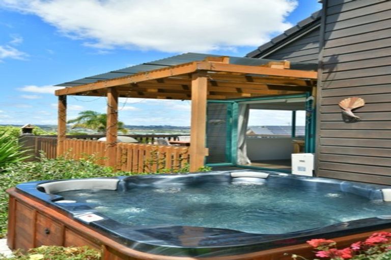 Photo of property in 12 Ascot Way, Orewa, 0931