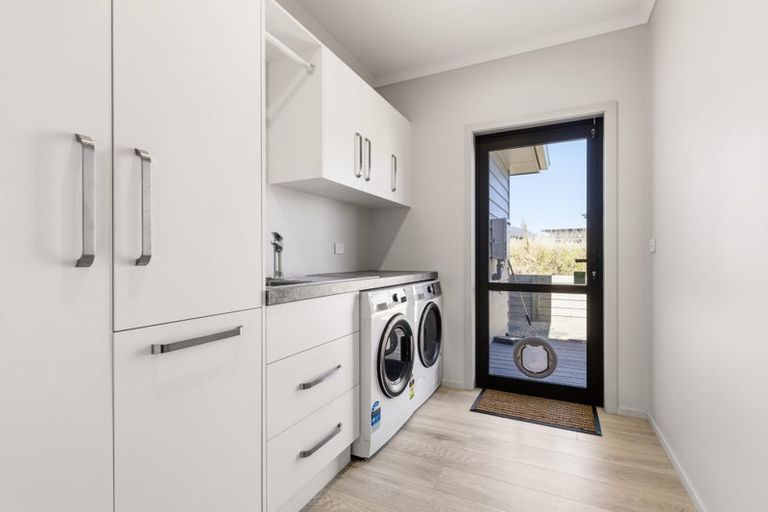 Photo of property in 6 Tuhua Close, Wharewaka, Taupo, 3330