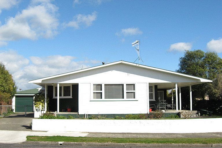 Photo of property in 8 Cobham Crescent, Waipukurau, 4200