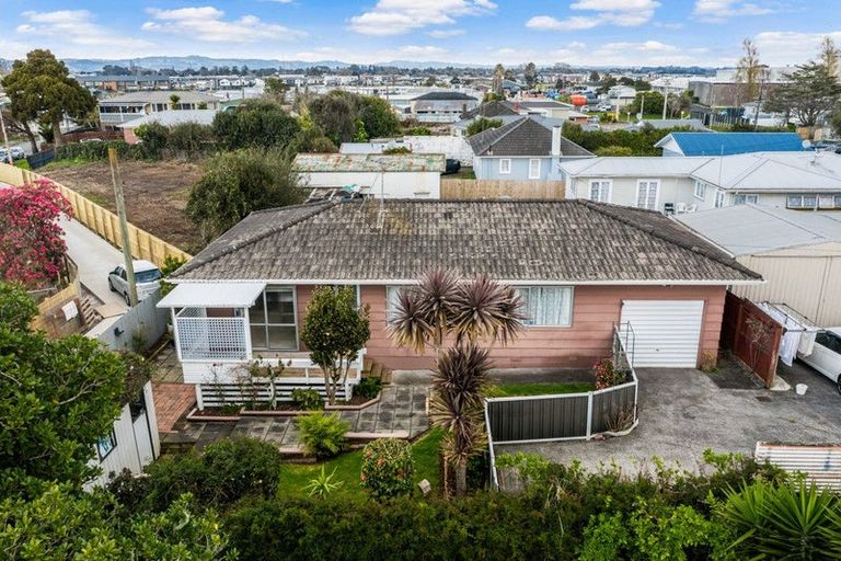 Photo of property in 11a Christmas Road, Manurewa, Auckland, 2102