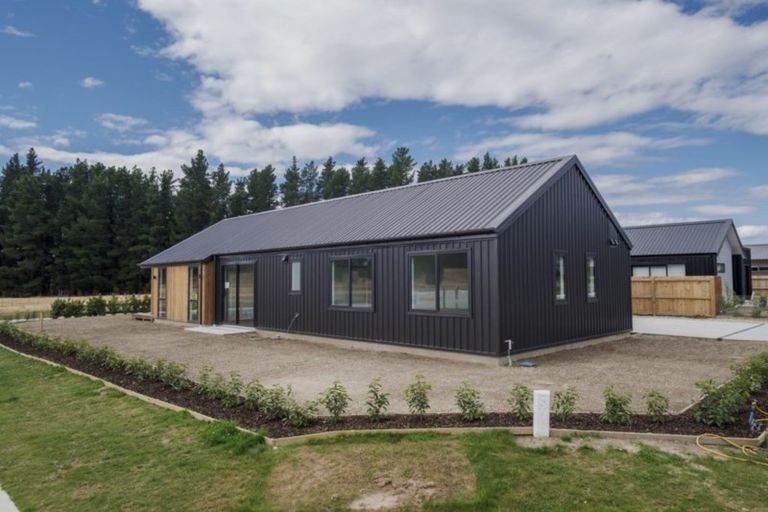 Photo of property in 48 Mount Creighton Crescent, Wanaka, 9305