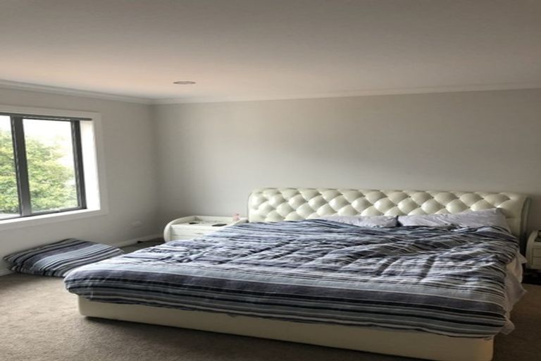 Photo of property in 4 Colliston Rise, Pinehill, Auckland, 0632