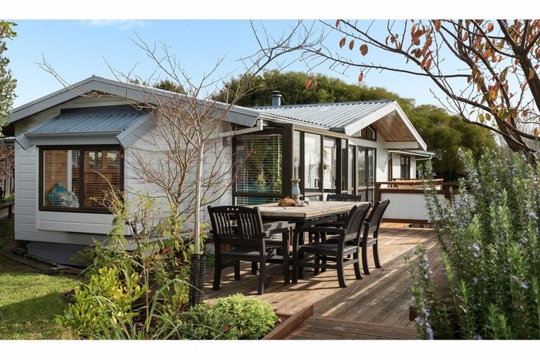 Photo of property in 3 Pamir Place, Welcome Bay, Tauranga, 3112